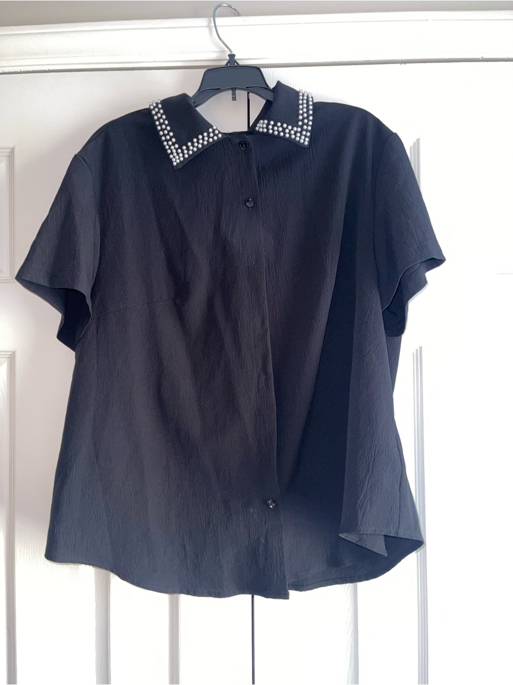 SHEIN Black Short Sleeve Button Front Blouse with Pearl Collar